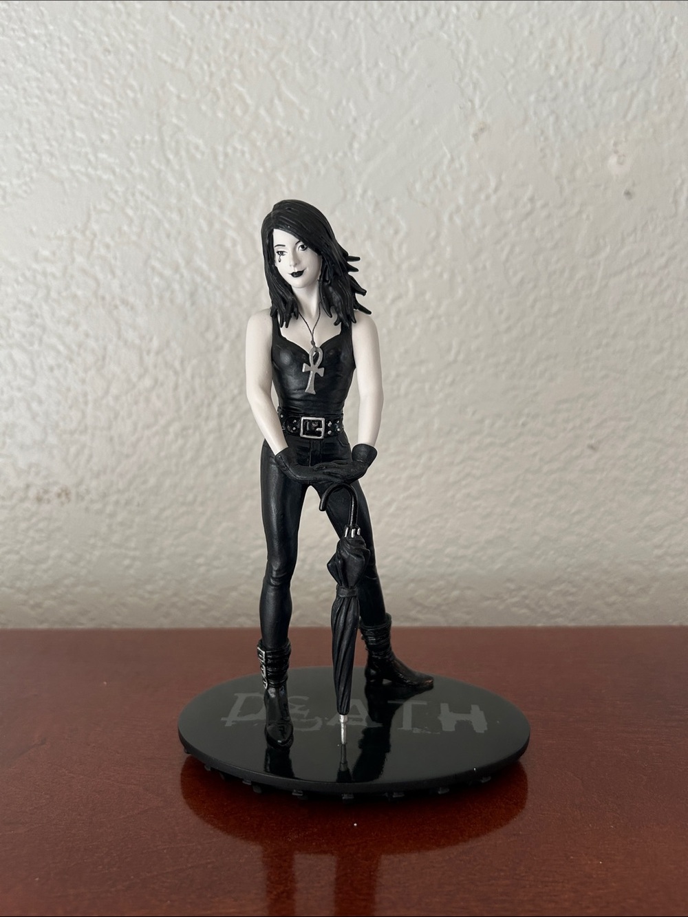 Sandman Death DC Direct 2010. Gothic Black Resin Figurine with Umbrella - Black